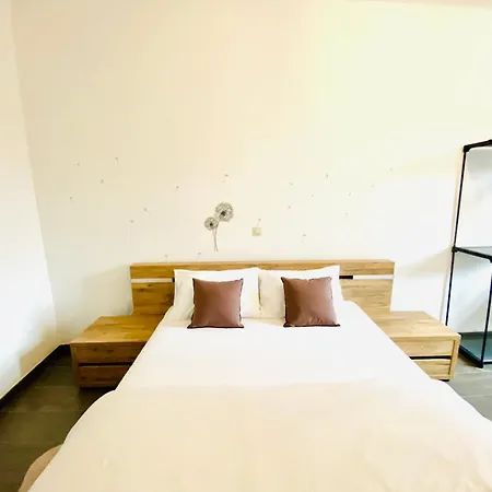 Deluxe * Charleroi