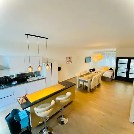 Deluxe Holiday home Charleroi