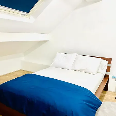 Deluxe Holiday home Charleroi
